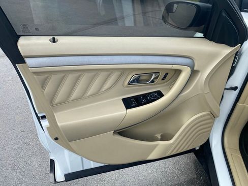 Used 2015 Ford Taurus SE image 9