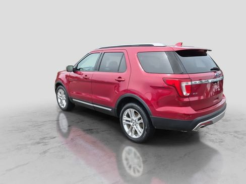 Used 2017 Ford Explorer XLT w/ Equipment Group 202A AWD/4WD image 6