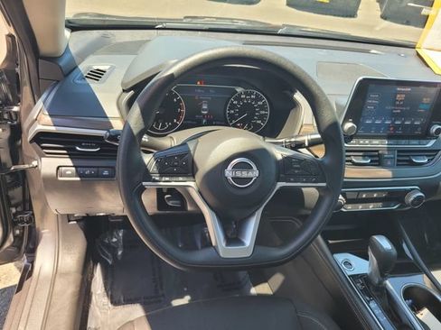 Certified 2023 Nissan Altima 2.5 SV FWD image 30