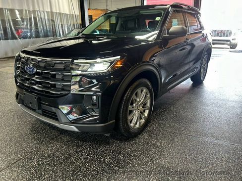 Used 2025 Ford Explorer Active w/ Active Comfort Package AWD/4WD image 6