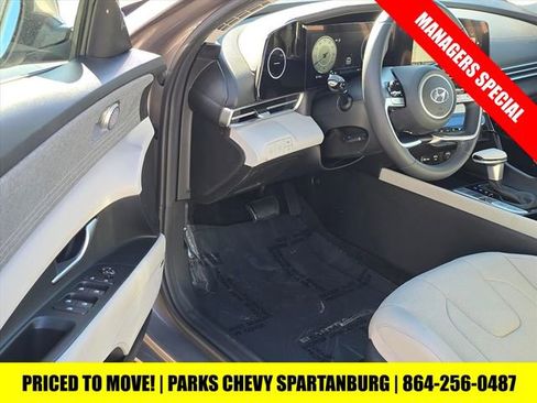 Used 2023 Hyundai Elantra Limited w/ Preferred Accessory Package image 13