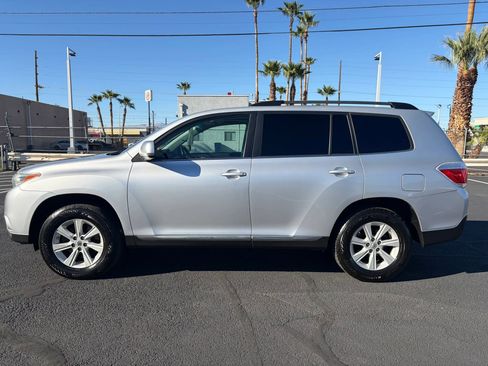 Used 2013 Toyota Highlander SE image 3