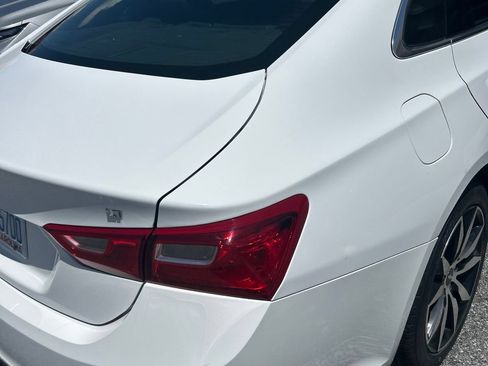 Used 2017 Chevrolet Malibu LT w/ Leather Package FWD image 12