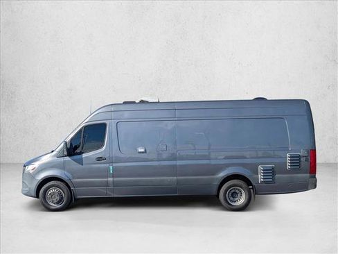 Used 2022 Mercedes-Benz Sprinter 4500 image 9