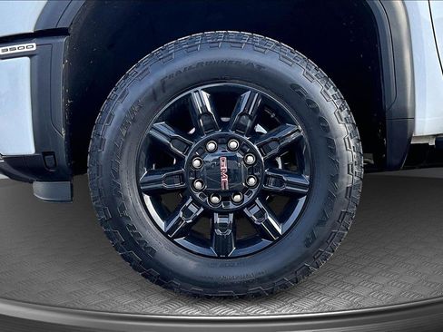 Used 2025 GMC Sierra 3500 AT4 w/ AT4 Premium Plus Package image 11