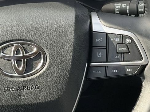 Certified 2025 Toyota Highlander LE FWD image 13