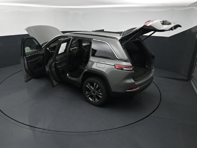 New 2027 Jeep Grand Cherokee Limited AWD/4WD image 28