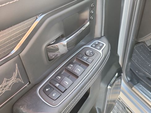 Used 2024 RAM 3500 Limited image 17