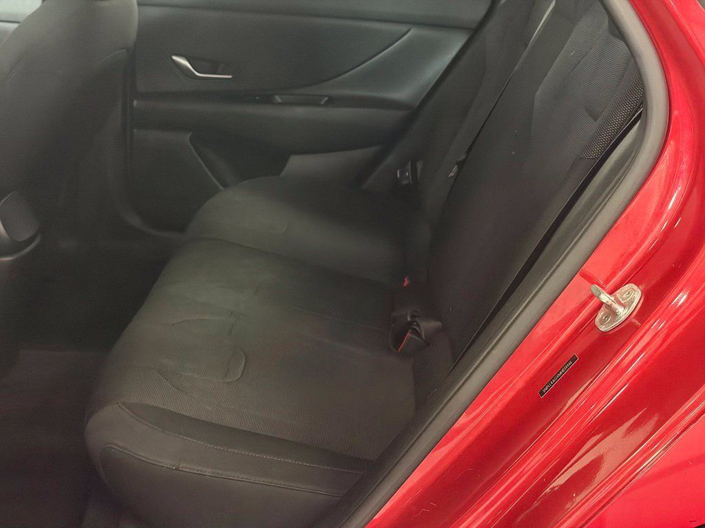 Used 2021 Hyundai Elantra SE FWD image 21