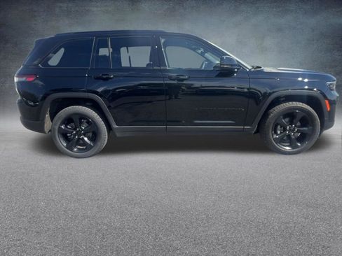 Used 2023 Jeep Grand Cherokee Altitude AWD/4WD image 7