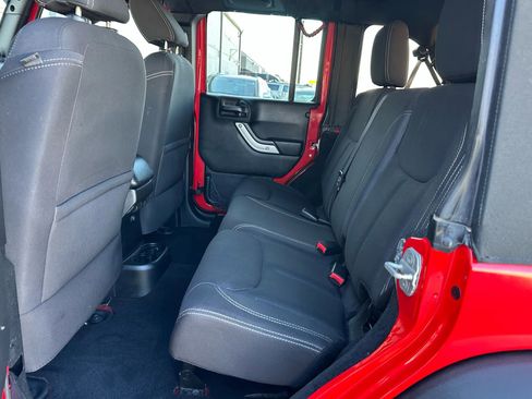 Used 2014 Jeep Wrangler Unlimited Rubicon w/ Connectivity Group image 18