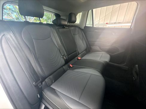 Certified 2026 Volkswagen Tiguan SE w/ Panoramic Sunroof Package AWD/4WD image 28