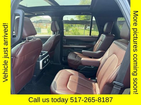 Used 2023 Ford Expedition Limited AWD/4WD image 4