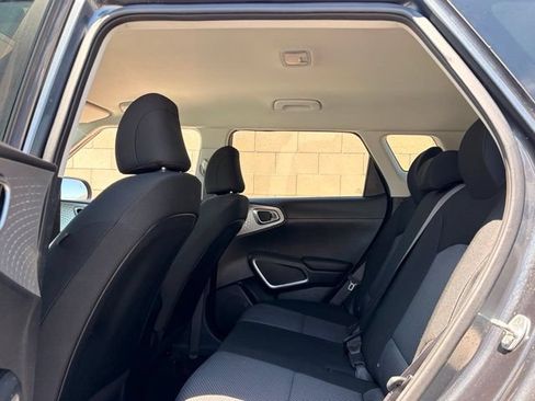 Used 2022 Kia Soul LX w/ Technology Package FWD image 9