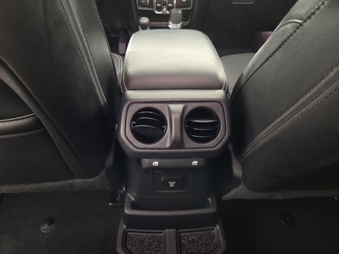 Used 2022 Jeep Wrangler Unlimited Sahara AWD/4WD image 27