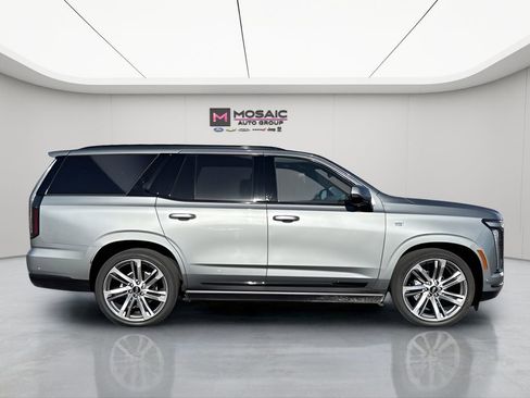 Used 2025 Cadillac Escalade Sport Platinum AWD/4WD image 2