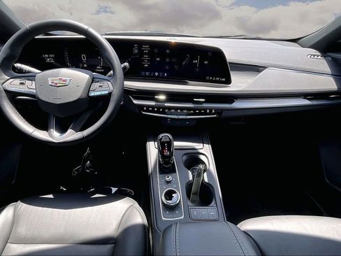 Used 2025 Cadillac XT4 Premium Luxury FWD image 7