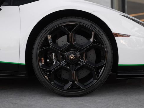 Used 2023 Lamborghini Huracan Tecnica RWD image 18