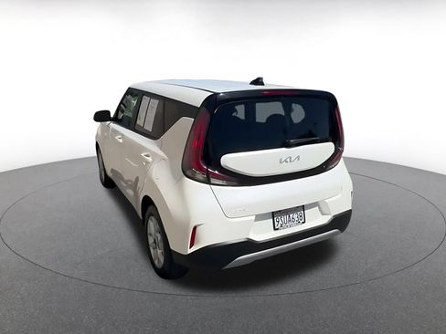 Used 2025 Kia Soul LX w/ LX Technology Package FWD image 9