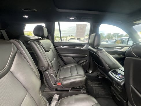 Used 2021 Cadillac XT6 Premium Luxury image 14