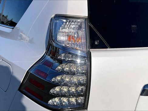 Used 2019 Lexus GX 460 Premium image 34