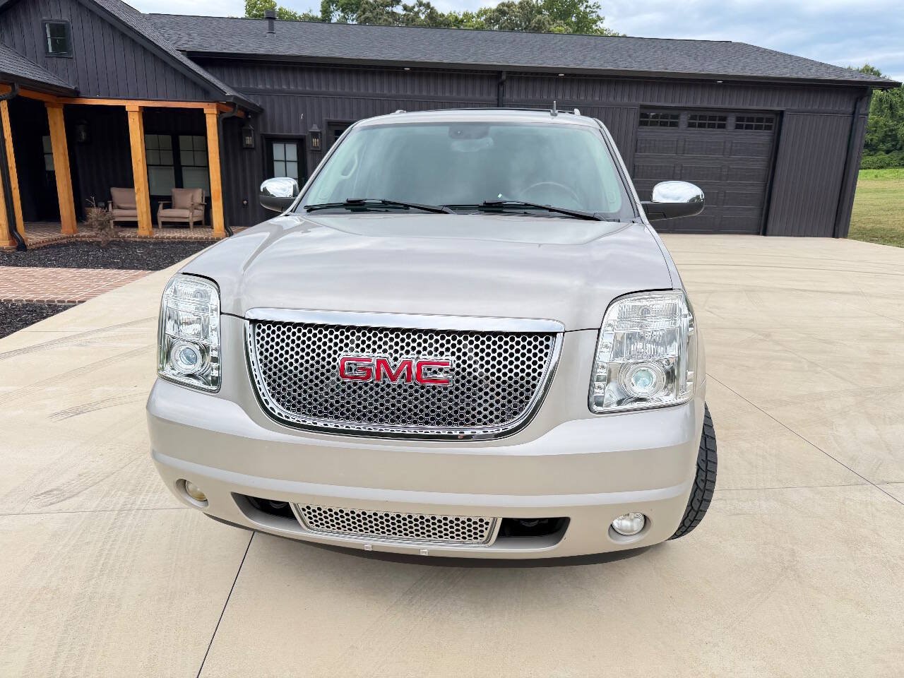 Used 2007 GMC Yukon Denali AWD/4WD image 3