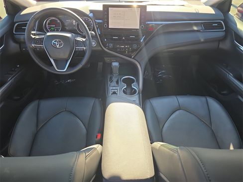 Used 2024 Toyota Camry XLE image 12