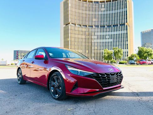 Used 2023 Hyundai Elantra SEL FWD image 6