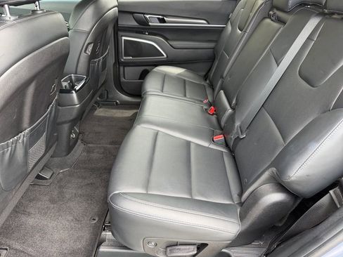 Used 2023 Kia Telluride LX FWD image 13
