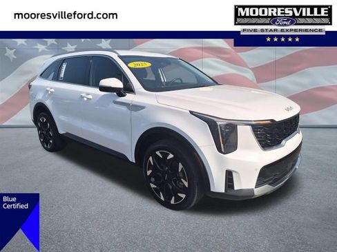 Used 2025 Kia Sorento EX AWD/4WD image 1