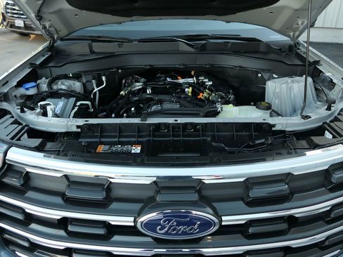 Used 2025 Ford Explorer Active w/ Active Comfort Package image 28