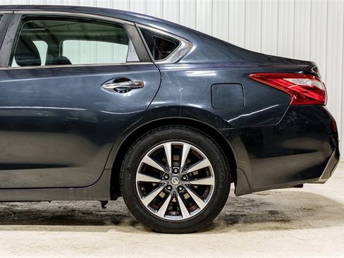 Used 2017 Nissan Altima 2.5 FWD image 4