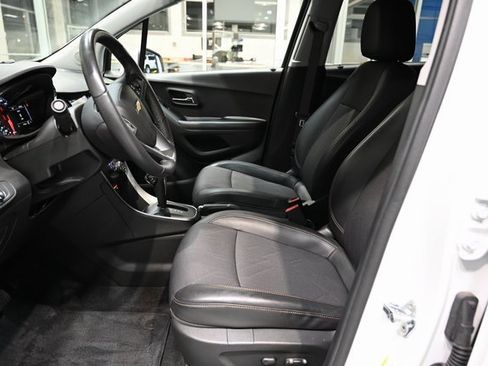 Used 2022 Chevrolet Trax LT w/ Driver Confidence Package image 9