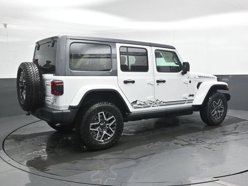 New 2026 Jeep Wrangler Unlimited Sahara w/ Rockslide Package AWD/4WD image 3