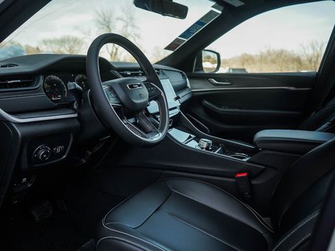 New 2026 Jeep Grand Cherokee Limited AWD/4WD image 18