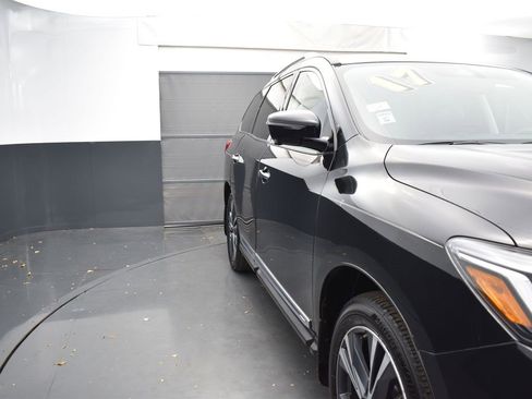 Used 2017 Nissan Pathfinder Platinum w/ Cargo Package image 34