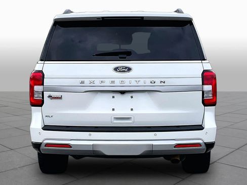 Certified 2024 Ford Expedition XLT RWD image 5