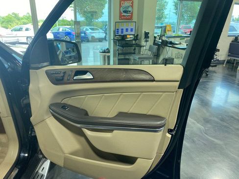 Used 2014 Mercedes-Benz GL 450 4MATIC image 22
