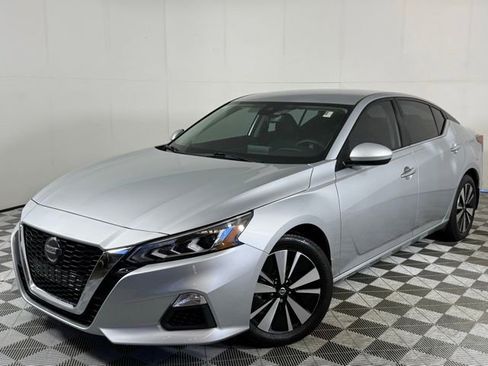 Used 2022 Nissan Altima 2.5 SV image 2