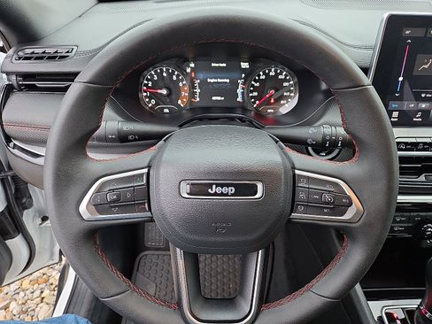 Used 2024 Jeep Compass Trailhawk image 19