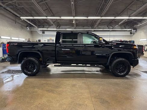 Used 2024 Chevrolet Silverado 2500 ZR2 w/ Technology Package AWD/4WD image 7