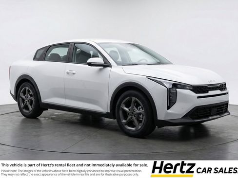 Used 2025 Kia K4 LXS image 1