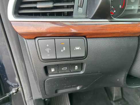 Used 2018 Kia Cadenza Technology w/ Paint Protection Package image 14