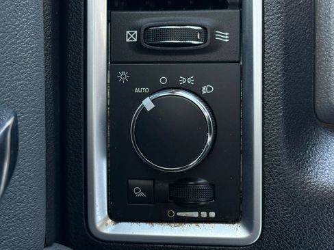 Used 2016 RAM 1500 Classic SLT AWD/4WD image 30