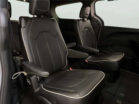 Used 2026 Chrysler Pacifica Limited w/ S Appearance Package FWD image 56