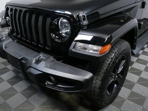 Used 2022 Jeep Wrangler Unlimited Sahara image 32