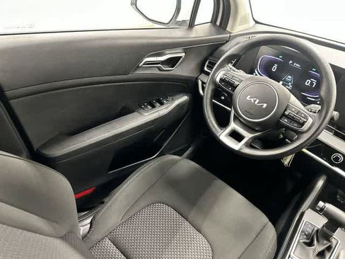 Used 2025 Kia Sportage LX image 12