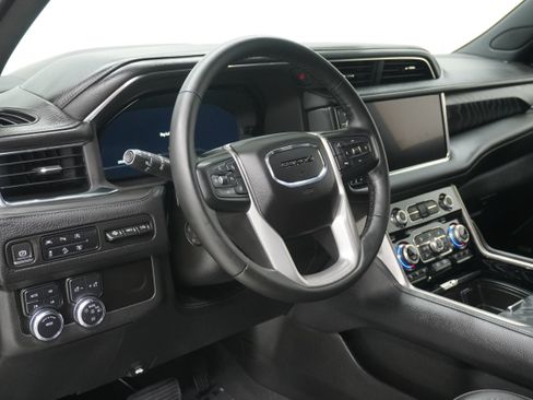 Used 2023 GMC Yukon XL Denali AWD/4WD image 9