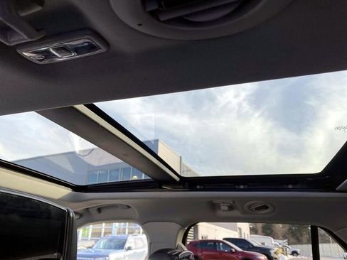 Used 2022 Ford Explorer XLT w/ Equipment Group 202A image 12