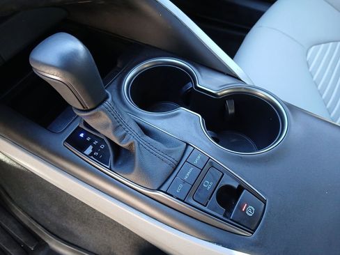 Used 2024 Toyota Camry SE image 26